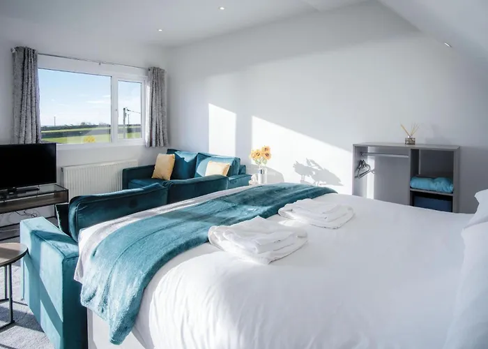The Penthouse - 1 Bedroom Apartment - Ocean Breeze