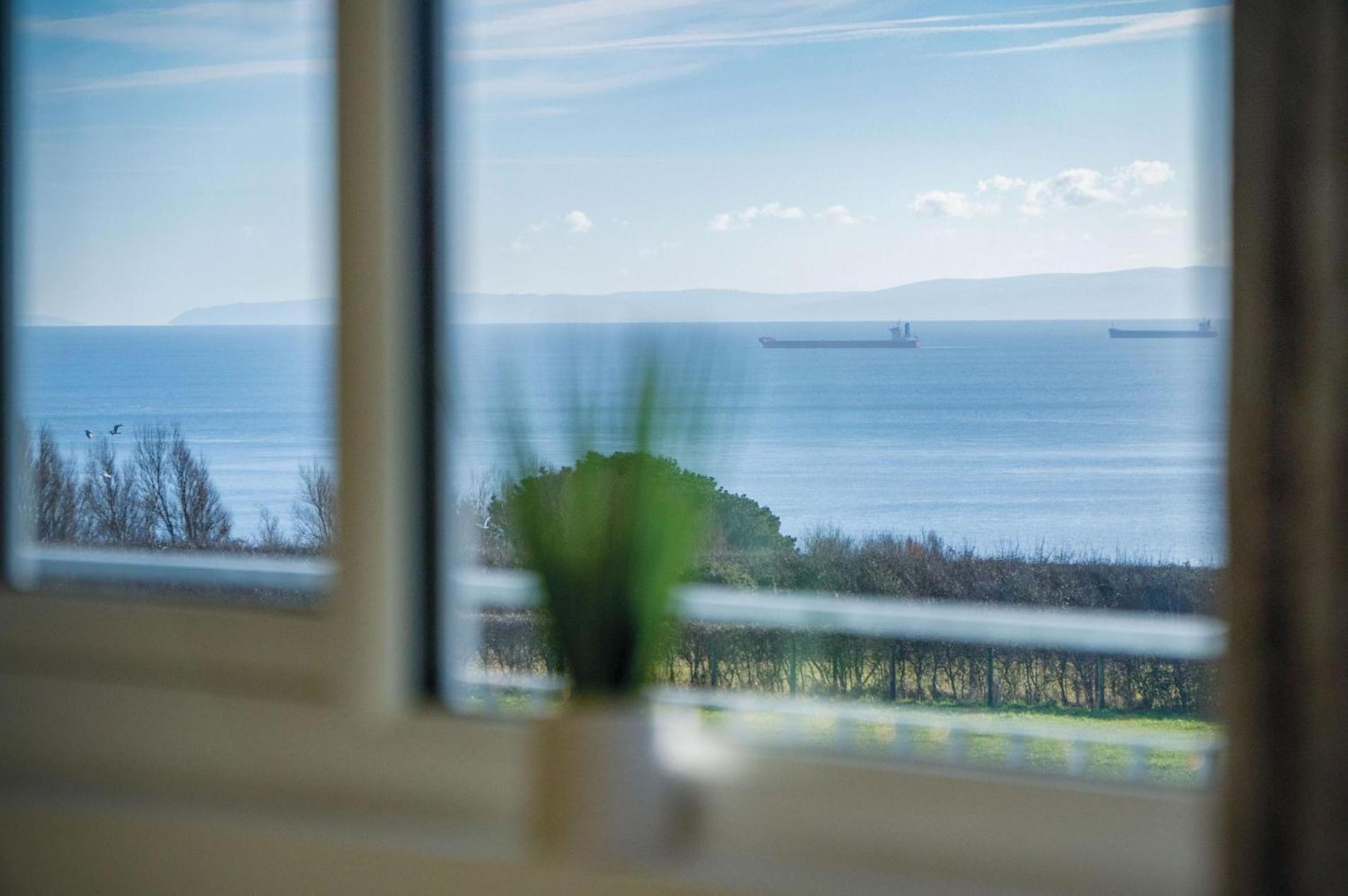 The Penthouse - 1 Bedroom - Ocean Breeze Port-Eynon