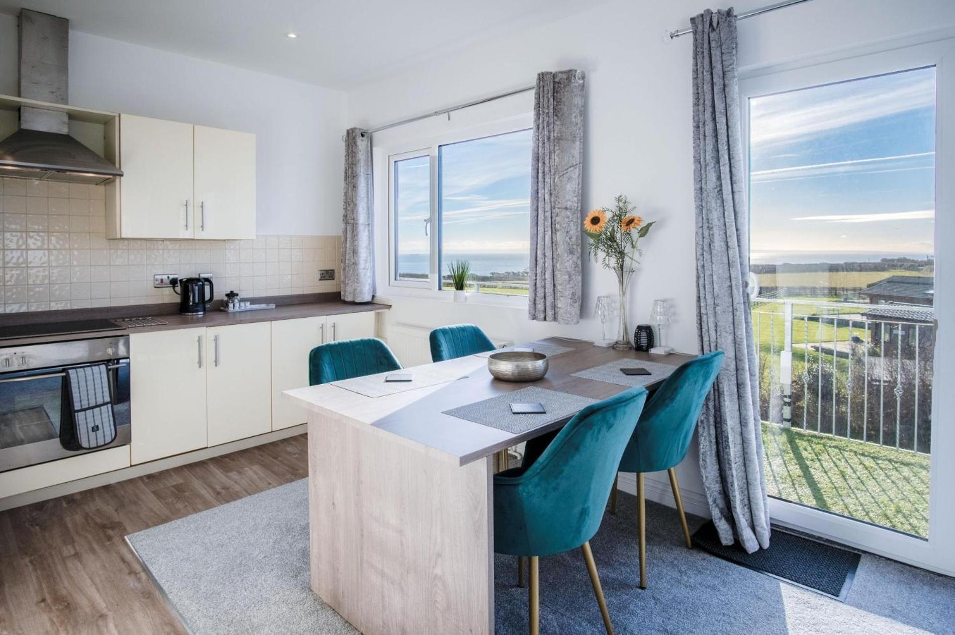 The Penthouse - 1 Bedroom - Ocean Breeze *