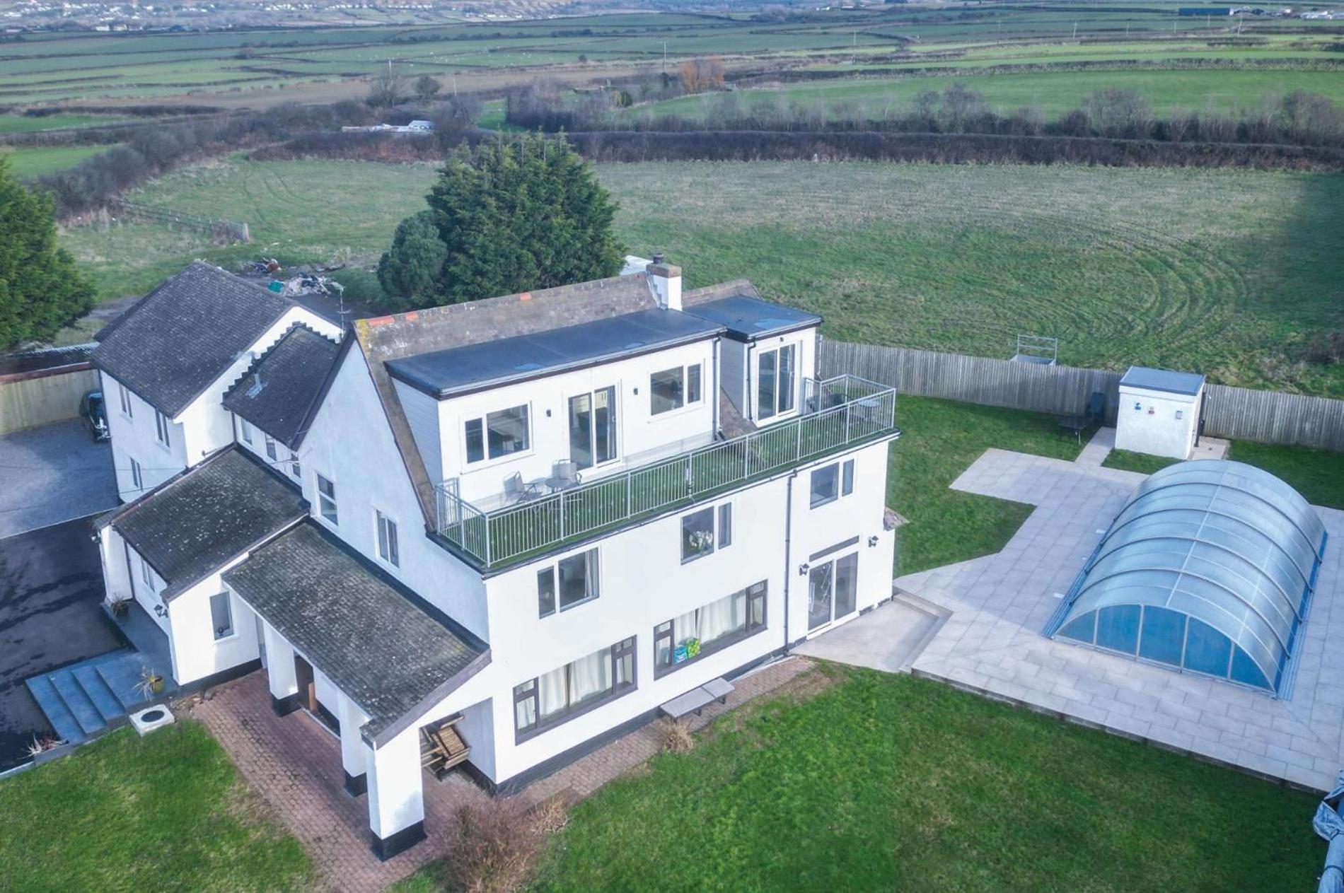 The Penthouse - 1 Bedroom - Ocean Breeze Apartment Port-Eynon
